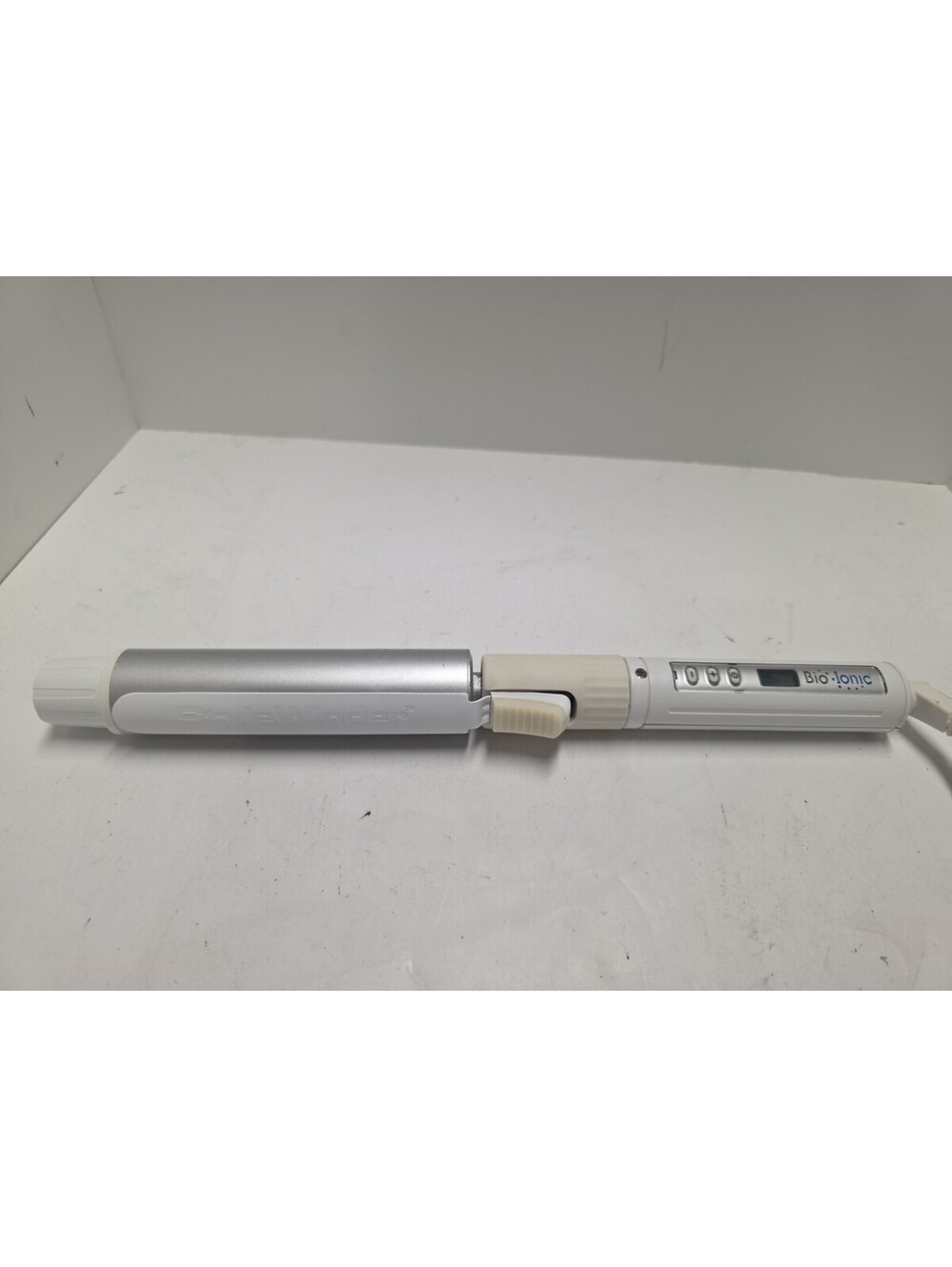 Bio Ionic Stylewinder Rotating Styling Iron 1.25  Inch Curling Iron JPA057